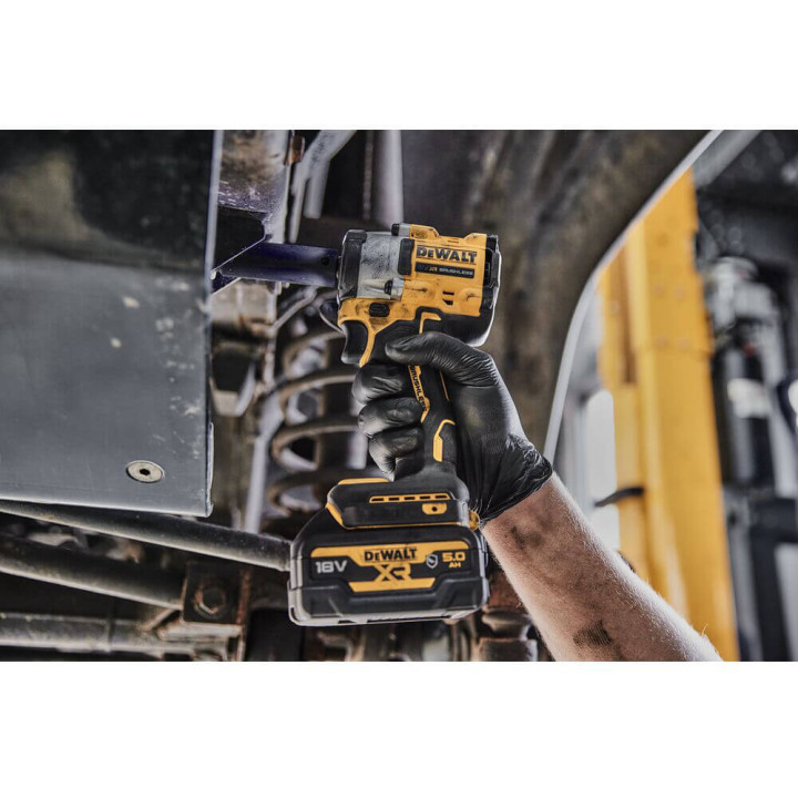 Гайкокрут ударний акумуляторний безщітковий DeWALT DCF921NT