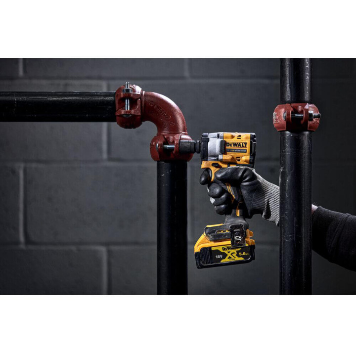 Гайкокрут ударний акумуляторний безщітковий DeWALT DCF922NT