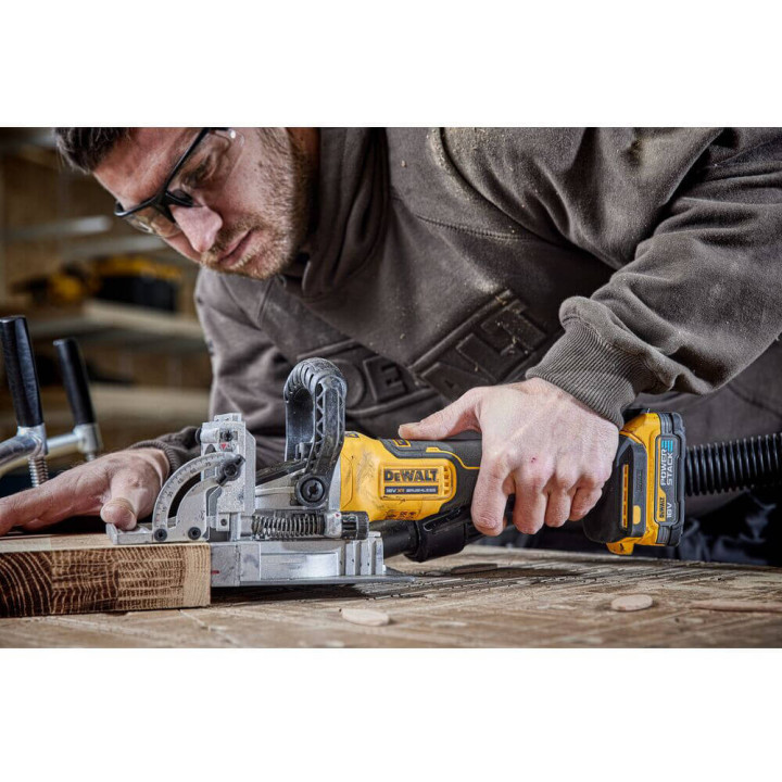 Фрезер акумуляторний безщітковий DeWALT DCW682NT