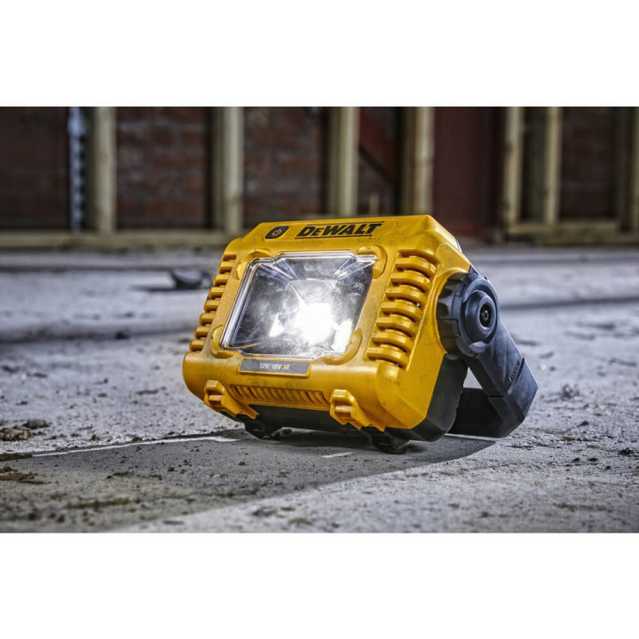 Ліхтар світлодіодний акумуляторний DeWALT DCL077