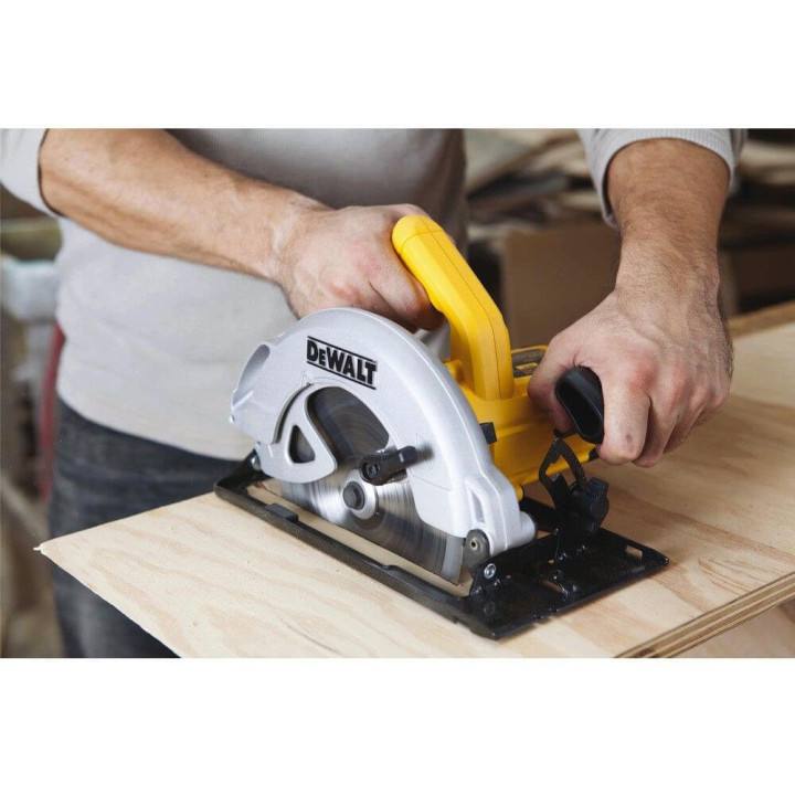 Пила дискова мережева DeWALT DWE560K