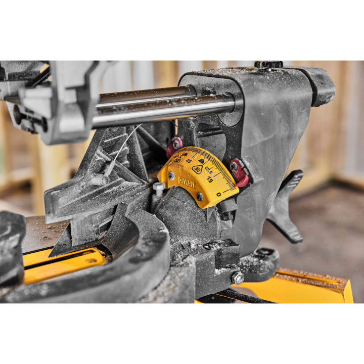 Пилка торцювальна акумуляторна безщіткова DeWALT DCS781N