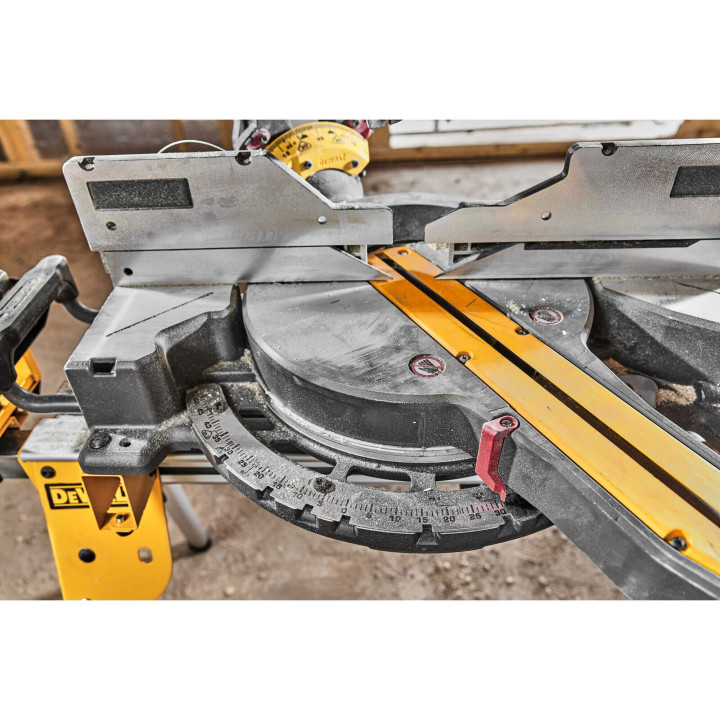 Пилка торцювальна акумуляторна безщіткова DeWALT DCS781N