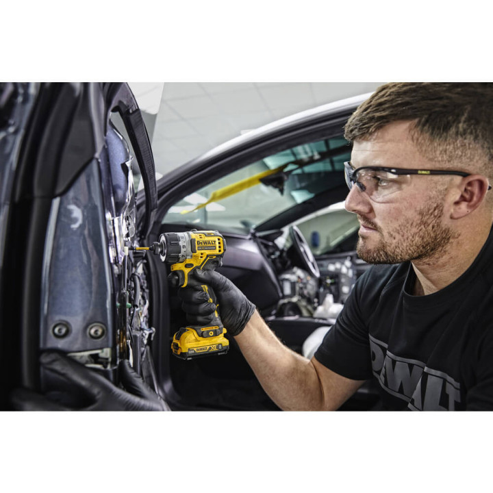 Шурупокрут акумуляторний безщітковий DeWALT DCF601D2