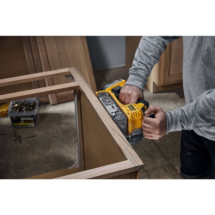 Шліфмашина стрічкова акумуляторна безщіткова DeWALT DCW220N