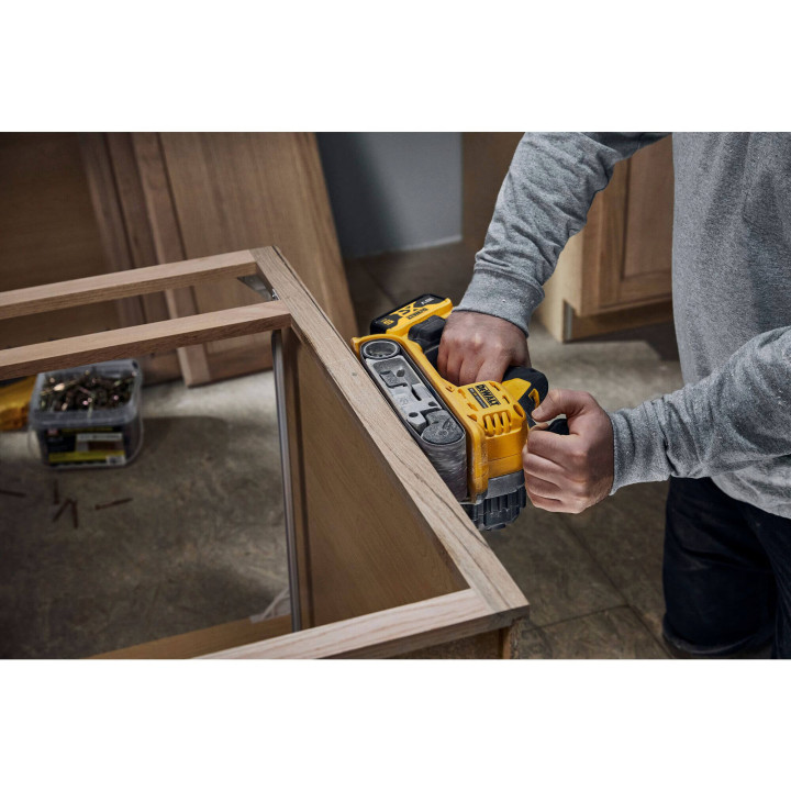 Шліфмашина стрічкова акумуляторна безщіткова DeWALT DCW220P2
