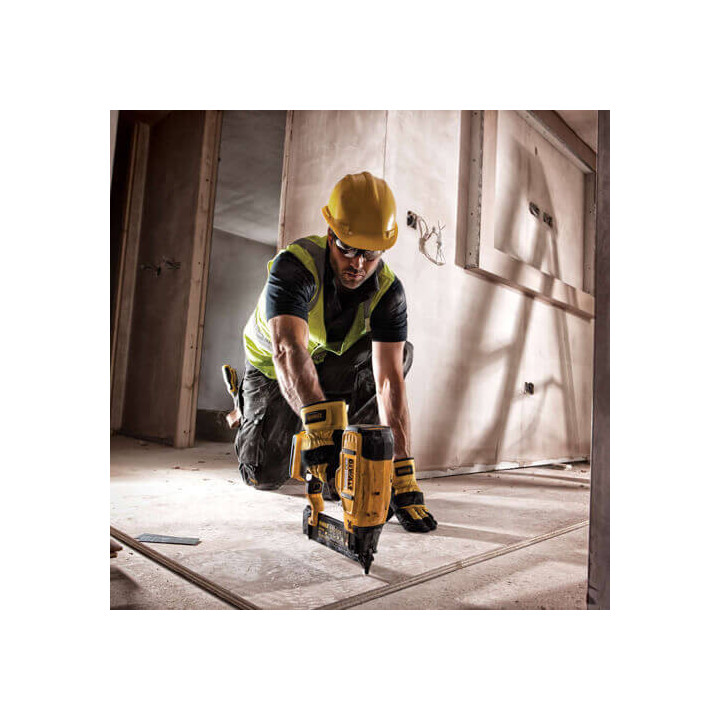 Пістолет цвяхозабивний акумуляторний безщітковий DeWALT DCN680NT