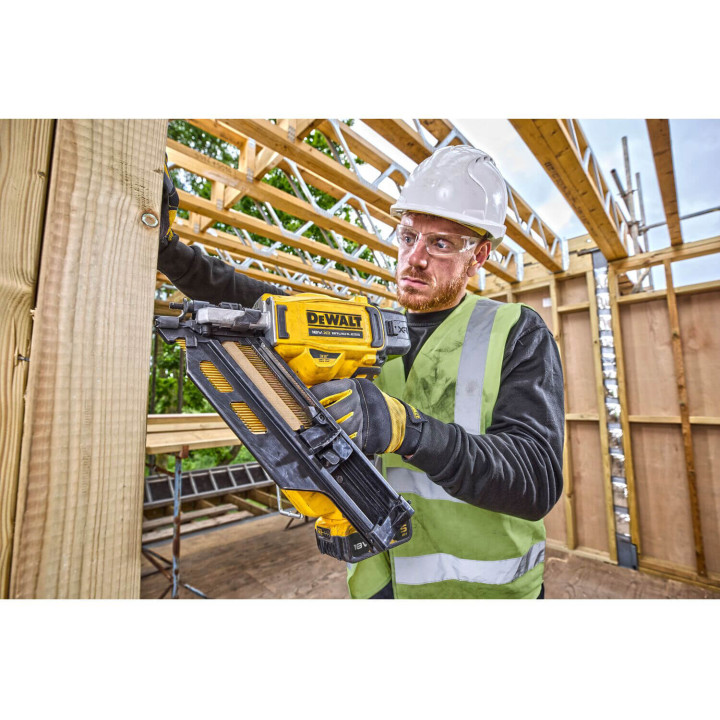 Пістолет цвяхозабивний акумуляторний безщітковий DeWALT DCN930N
