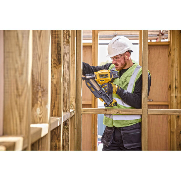 Пістолет цвяхозабивний акумуляторний безщітковий DeWALT DCN930N