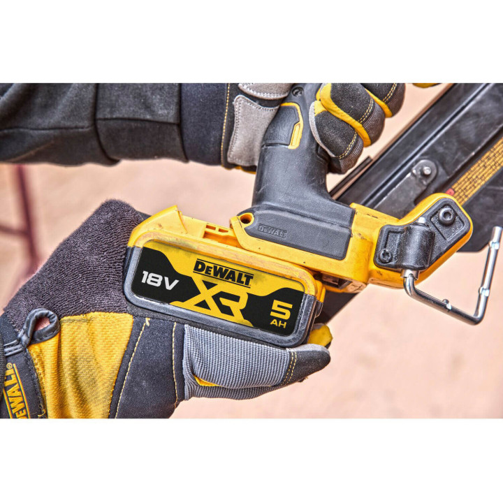 Пістолет цвяхозабивний акумуляторний безщітковий DeWALT DCN930P2