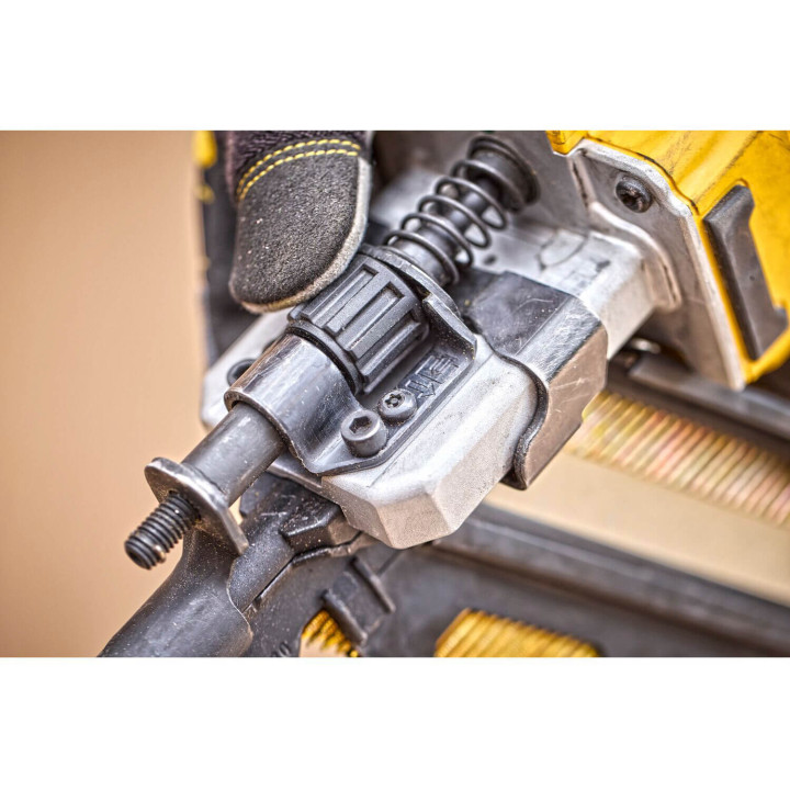 Пістолет цвяхозабивний акумуляторний безщітковий DeWALT DCN930P2