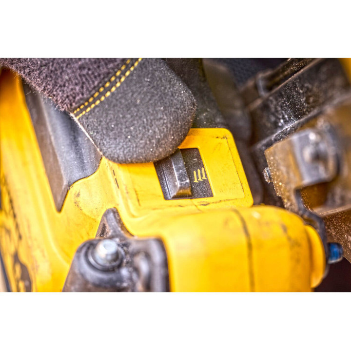 Пістолет цвяхозабивний акумуляторний безщітковий DeWALT DCN930P2