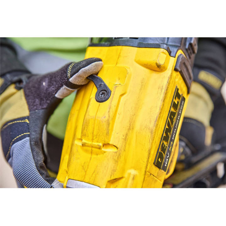 Пістолет цвяхозабивний акумуляторний безщітковий DeWALT DCN930P2