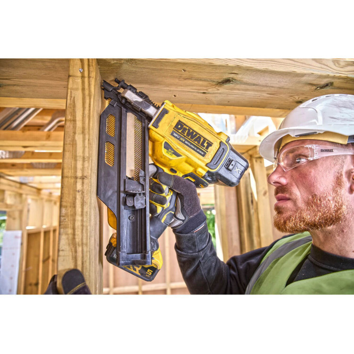 Пістолет цвяхозабивний акумуляторний безщітковий DeWALT DCN930P2