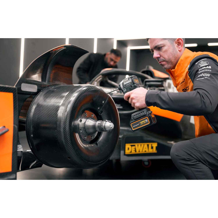 Набір з двох інструментів акумуляторних безщіткових McLaren F1 TEAM LIMITED EDITION DeWALT DCK200MP2T