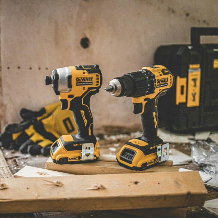 Набір з двох інструментів безщіткових DeWALT DCK2062D2T