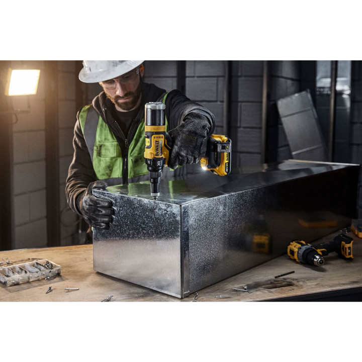 Заклепник акумуляторний безщітковий DeWALT DCF403NT