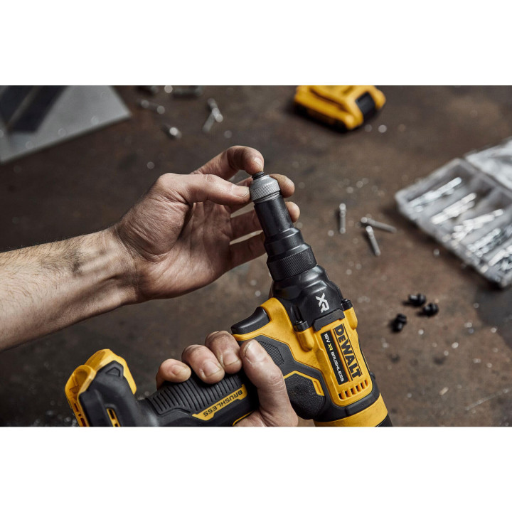 Заклепник акумуляторний безщітковий DeWALT DCF403NT